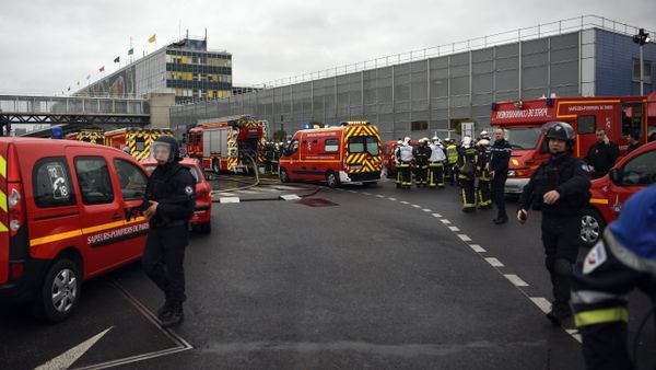French policemen and firefighters secure the area at Paris' Orly airport on March 18, 2017 following the shooting of a man by French security forces - Sputnik International