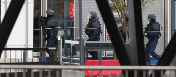 Elite police officers patrol at the Orly airport, south of Paris, Saturday, March, 18, 2017 - Sputnik International