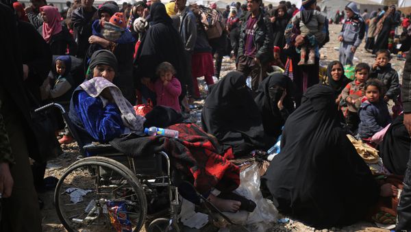 Iraqi families displaced from the city of Mosul arrive at a camp in the Hamam al-Alil area south of the embattled city on March 11, 2017, during the ongoing government forces offensive to retake the area from Islamic State (IS) group fighters Iraqi families displaced from the city of Mosul arrive at a camp in the Hamam al-Alil area south of the embattled city on March 11, 2017, during the ongoing government forces offensive to retake the area from Islamic State (IS) group fighters - Sputnik International