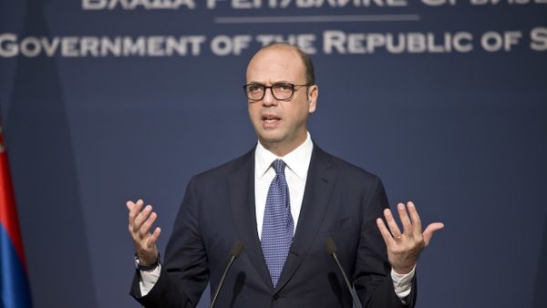 Angelino Alfano, the Italian Foreign Minister, gestures as he speaks at a press conference in Belgrade, Serbia, Tuesday, March 14, 2017 - Sputnik International