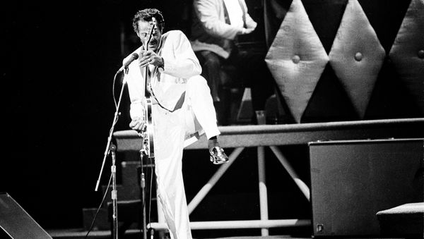 Chuck Berry performs during a concert celebration for his 60th birthday at the Fox Theatre in St. Louis, Mo., Oct. 17, 1986. The concert is being filmed for a motion picture documentary titled Chuck Berry Hail! Hail! Rock 'n' Roll. Chuck Berry performs during a concert celebration for his 60th birthday at the Fox Theatre in St. Louis, Mo., Oct. 17, 1986. The concert is being filmed for a motion picture documentary titled Chuck Berry Hail! Hail! Rock 'n' Roll. - Sputnik International
