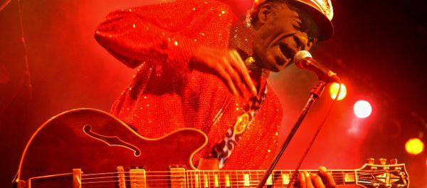Celebrated American singer and guitarist Chuck Berry, 80, performs on stage at Lucerna Palace during his concert in Prague 16 January 2005 Celebrated American singer and guitarist Chuck Berry, 80, performs on stage at Lucerna Palace during his concert in Prague 16 January 2005 - Sputnik International