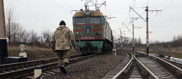 Ukrainian military veteran walks along rails as he takes part in a blockade against ongoing trade with Russian-backed insurgents, on February 23, 2017, in Kryvyi Torets railway station, Donetsk region Ukrainian military veteran walks along rails as he takes part in a blockade against ongoing trade with Russian-backed insurgents, on February 23, 2017, in Kryvyi Torets railway station, Donetsk region - Sputnik International