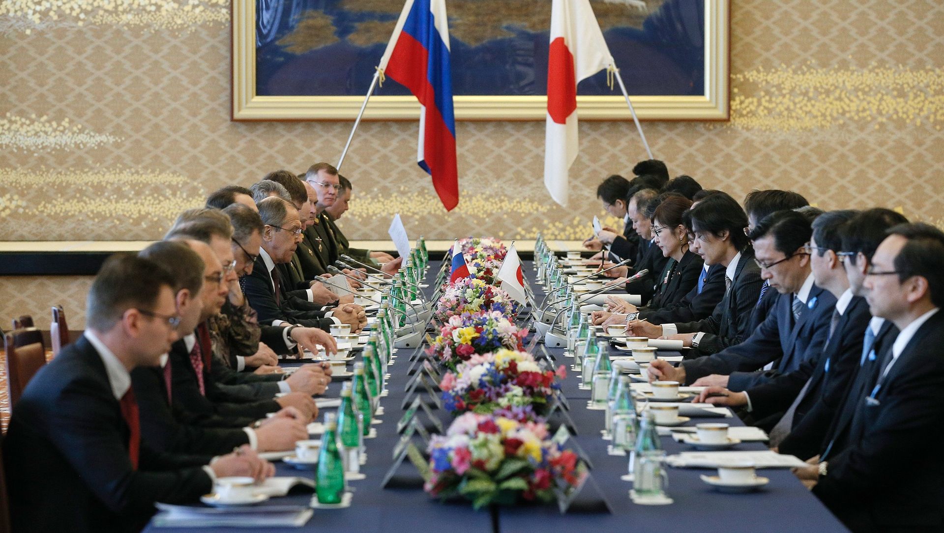 Russian Foreign Minister Sergei Lavrov, center left, and Japanese Defense Minister Tomomi Inada, center right, during two-plus-two talks between defense and foreign ministers of Japan and Russia, in Tokyo. Russian Foreign Minister Sergei Lavrov, center left, and Japanese Defense Minister Tomomi Inada, center right, during two-plus-two talks between defense and foreign ministers of Japan and Russia, in Tokyo. - Sputnik International, 1920, 14.02.2021