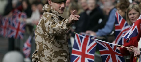 A British soldier from the 2nd Battalion, The Royal Anglian Regiment, talks to people prior to their parade through the town of Watford, England, Wednesday March 11, 2009. A British soldier from the 2nd Battalion, The Royal Anglian Regiment, talks to people prior to their parade through the town of Watford, England, Wednesday March 11, 2009. - Sputnik International