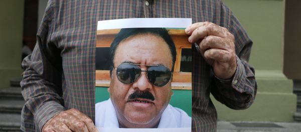 A Mexican journalist holds a picture of Ricardo Monlui during a protest in Cordoba, Veracruz state, Mexico, on March 19, 2017. A Mexican journalist holds a picture of Ricardo Monlui during a protest in Cordoba, Veracruz state, Mexico, on March 19, 2017. - Sputnik International