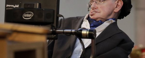 Britain's Professor Stephen Hawking delivers a keynote speech as he receives the Honorary Freedom of the City of London during a ceremony at the Guildhall in the City of London, Monday, March 6, 2017. - Sputnik International