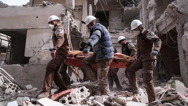 Syrian civil defence volunteers, known as the White Helmets, search for survivors following reported government airstrike on the rebel-held neighbourhood of Tishrin, on the northeastern outskirts of the capital Damascus - Sputnik International