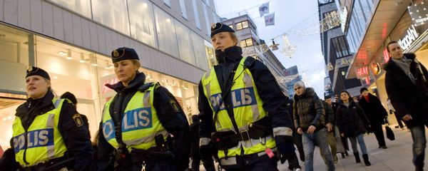 Swedish police officers patrol Drottninggatan street in central Stockholm Swedish police officers patrol Drottninggatan street in central Stockholm - Sputnik International
