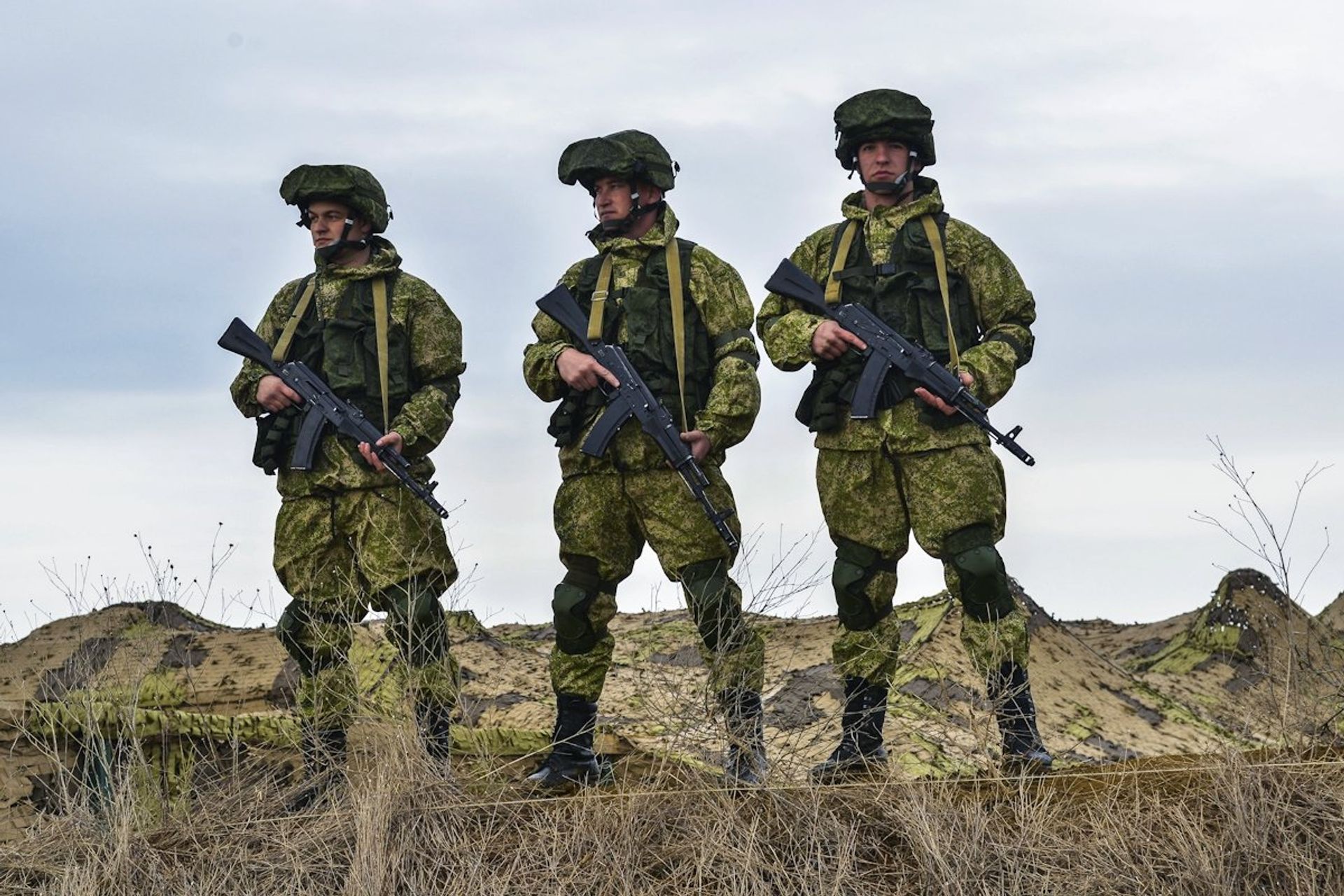 Russian servicemen during the Command Post exercise of the Airborne Force at the Opuk base in Crimea. - Sputnik International, 1920, 06.02.2022