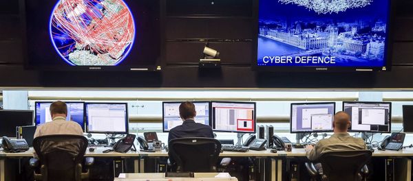 People sit at computers in the 24 hour Operations Room inside GCHQ, Cheltenham in Cheltenham, November 17, 2015. - Sputnik International