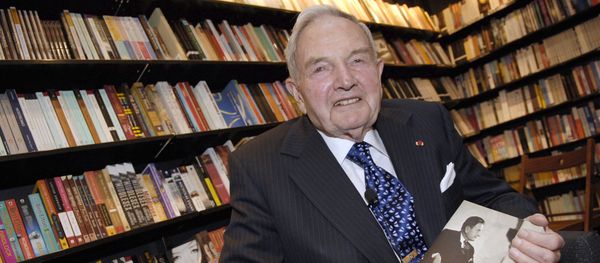 US David Rockefeller posing in a Paris bookshop during the presentation of his book Memoires. (File) US David Rockefeller posing in a Paris bookshop during the presentation of his book Memoires. (File) - Sputnik International