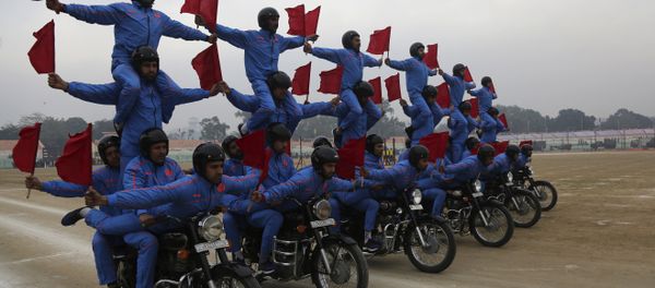 Indian policemen perform acrobatic skills on a motorcycle during rehearsals for the Republic Day parade in Jammu, India, Tuesday, Jan. 24, 2017. Indian policemen perform acrobatic skills on a motorcycle during rehearsals for the Republic Day parade in Jammu, India, Tuesday, Jan. 24, 2017. - Sputnik International
