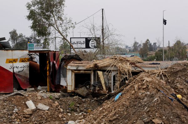 DAESH signs are pictured in Bad el Beid area during a battle between Iraqi forces and DAESH militants, in the city Mosul, Iraq March 18, 2017. - Sputnik International