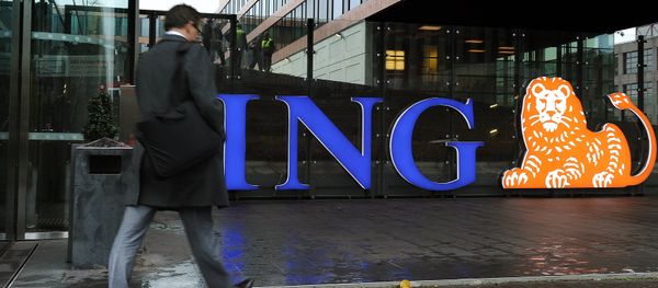 An employee arrives at the Dutch bank ING in Amsterdam An employee arrives at the Dutch bank ING in Amsterdam - Sputnik International