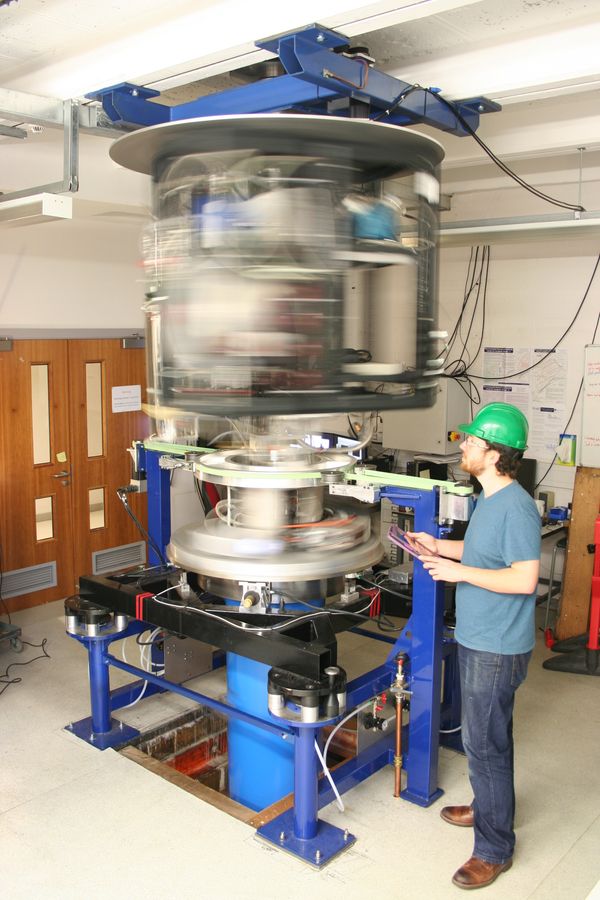 The rotating cryostat was built by Dr. Paul Walmsley in 2012 using an 1M£ grant from EPSRC. - Sputnik International