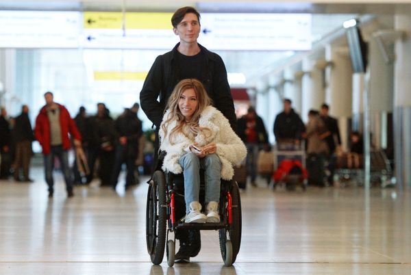 Singer Yulia Samoilova, Russia's Eurovision 2017 contestant, and her husband, Alexei Taran, at Sheremetyevo Airport - Sputnik International