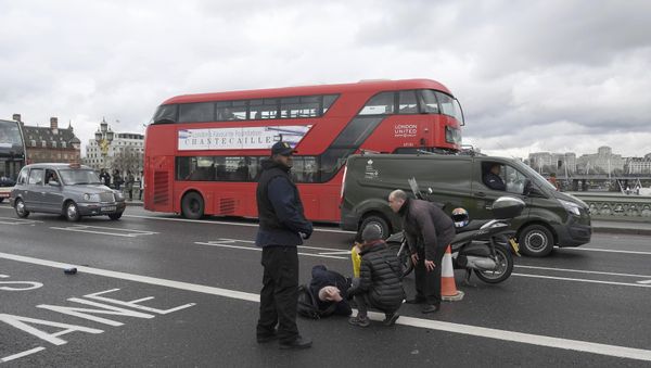 A man lies injured after a shootingt incident on Westminster Bridge in London - Sputnik International