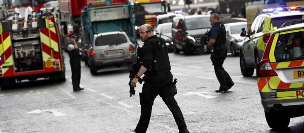 Armed police respond outside Parliament during an incident on Westminster Bridge in London, Britain Armed police respond outside Parliament during an incident on Westminster Bridge in London, Britain - Sputnik International