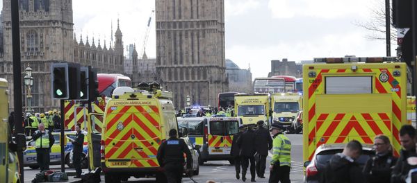 Emergency services respond after an incident on Westminster Bridge in London, Britain - Sputnik International