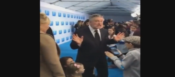 Alec Baldwin Gives Kid Lesson on Impersonating Trump Alec Baldwin Gives Kid Lesson on Impersonating Trump - Sputnik International