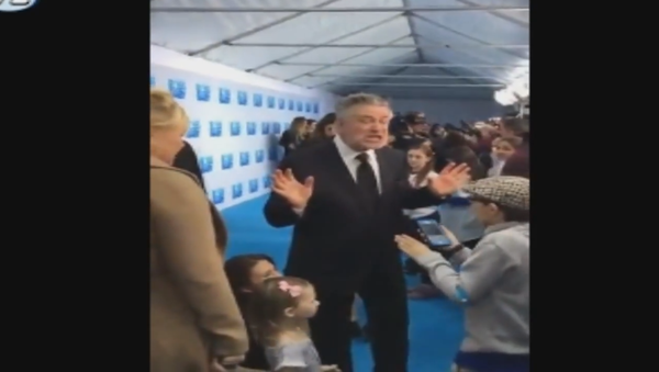 Alec Baldwin Gives Kid Lesson on Impersonating Trump - Sputnik International