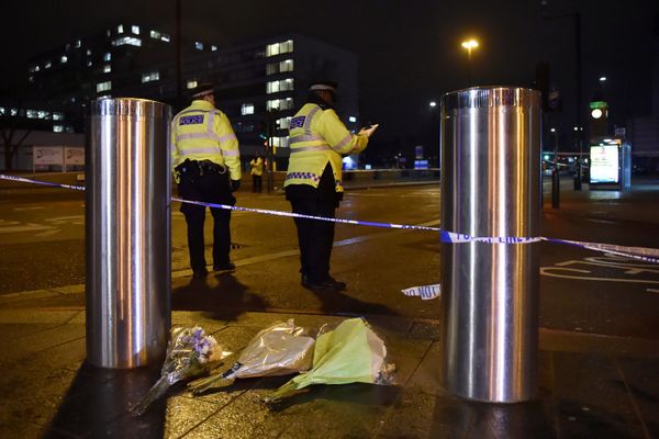 Flowers are laid at the scene after an attack on Westminster Bridge in London, Britain, March 22, 2017.  - Sputnik International