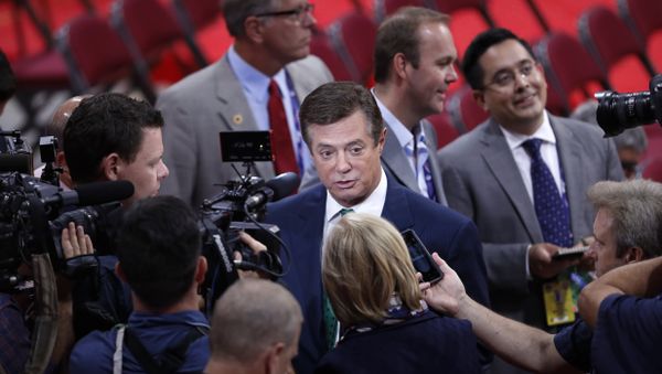 Trump Campaign Chairman Paul Manafort is surrounded by reporters on the floor of the Republican National Convention in Cleveland. (File) Trump Campaign Chairman Paul Manafort is surrounded by reporters on the floor of the Republican National Convention in Cleveland. (File) - Sputnik International