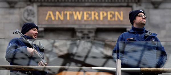 Belgian police officers patrol in the central station, in Antwerp, Belgium - Sputnik International