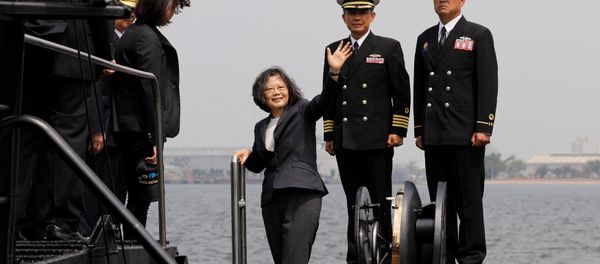 Taiwan President Tsai Ing-wen waves as she boards Hai Lung-class submarine (SS-794) during her visit to a navy base in Kaohsiung, Taiwan March 21, 2017. Taiwan President Tsai Ing-wen waves as she boards Hai Lung-class submarine (SS-794) during her visit to a navy base in Kaohsiung, Taiwan March 21, 2017. - Sputnik International