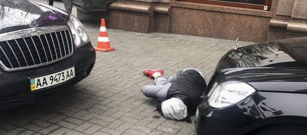 An assassin, who shot and killed Denis Voronenkov, lies wounded in Kiev, Ukraine - Sputnik International