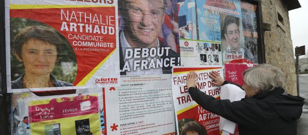A French far-left Lutte Ouvriere (LO) party's member puts up posters of French presidential election candidate for LO party Nathalie Arthaud on February 5, 2017 in Chevilly-Larue, southern Paris - Sputnik International