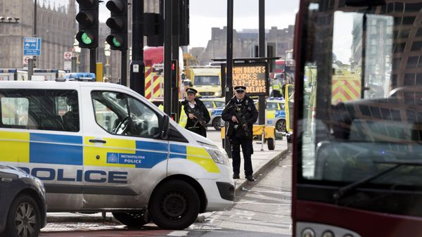 Police officers cordon off the territory near the UK Parliament in London where an assailant attacked a police officer and pedestrians. Police officers cordon off the territory near the UK Parliament in London where an assailant attacked a police officer and pedestrians. - Sputnik International