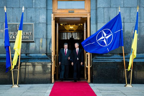Ukrainian President Petro Poroshenko (right) and NATO Secretary General Jens Stoltenberg are seen here after a meeting of the Defense and Security Council of Ukraine Ukrainian President Petro Poroshenko (right) and NATO Secretary General Jens Stoltenberg are seen here after a meeting of the Defense and Security Council of Ukraine - Sputnik International