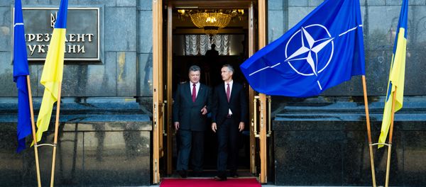 Ukrainian President Petro Poroshenko (right) and NATO Secretary General Jens Stoltenberg are seen here after a meeting of the Defense and Security Council of Ukraine - Sputnik International