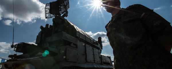 A serviceman is seen near a Tor surface-to-air missile system during preparations for the Engineering Technologies 2014 international forum in Zhukovsky near Moscow - Sputnik International