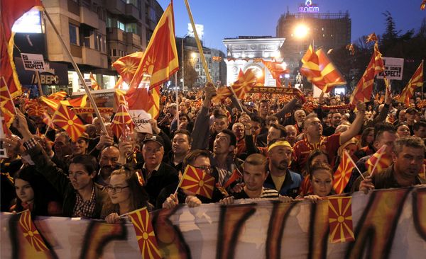 People protest in front of the Parliament building in Skopje, Macedonia, on Tuesday, March 21, 2017. Tens of thousands of demonstrators gathered in Macedonia's capital, Skopje, Tuesday to protest a visit by a European Union envoy who is trying to break the political deadlock that has left the country without a government for three months - Sputnik International