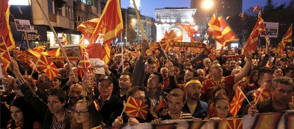 People protest in front of the Parliament building in Skopje, Macedonia, on Tuesday, March 21, 2017. Tens of thousands of demonstrators gathered in Macedonia's capital, Skopje, Tuesday to protest a visit by a European Union envoy who is trying to break the political deadlock that has left the country without a government for three months - Sputnik International