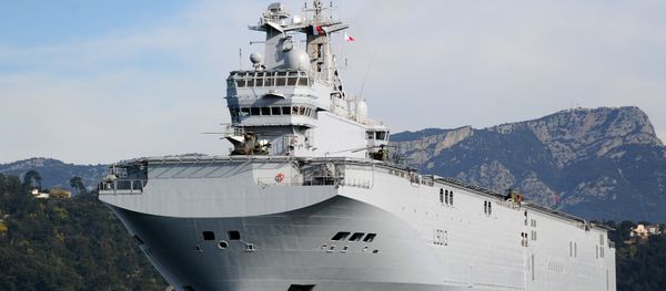 The French Mistral high-tech amphibious helicopter carrier assault and command ship is moored on February 18, 2011 in the bay of Toulon, southern France The French Mistral high-tech amphibious helicopter carrier assault and command ship is moored on February 18, 2011 in the bay of Toulon, southern France - Sputnik International