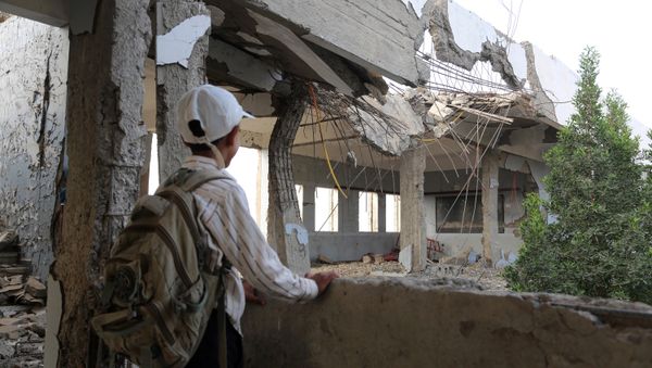 A Yemeni school boy looks at a destroyed school in the Yemeni port city of Hodeidah, on March 15, 2016, which was damaged in the country's ongoing conflict between the Saudi-led Arab coalition fighting Shiite Huthi rebels - Sputnik International