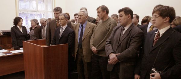 Members of Jehovah's Witnesses listen to the judge's verdict in a court room in Moscow (File) - Sputnik International