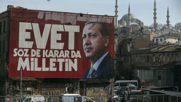 A poster of Turkey's President Recep Tayyip Erdogan for the upcoming referendum is seen backdropped by the Suleymaniye Mosque in Istanbul, Friday, March 24, 2017 A poster of Turkey's President Recep Tayyip Erdogan for the upcoming referendum is seen backdropped by the Suleymaniye Mosque in Istanbul, Friday, March 24, 2017 - Sputnik International