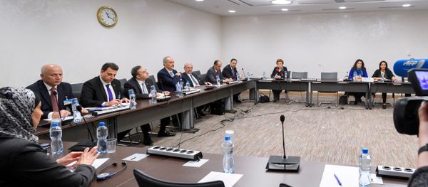 General view of the Syrian government delegation the start of a meeting between UN Special Envoy for Syria and Syria's government delegation during Syria peace talks in Geneva, Switzerland March 25, 2017 - Sputnik International