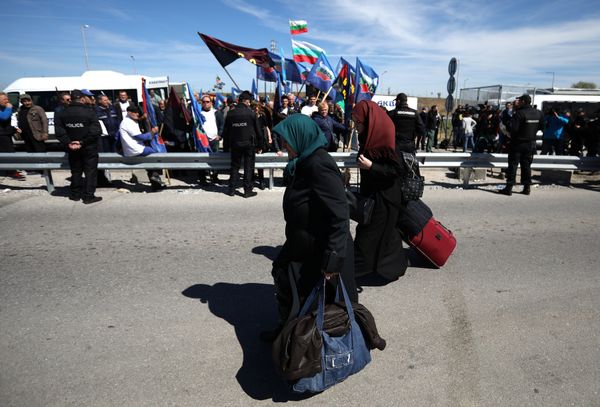 Women carry their luggage as they cross the border crossing between Turkey and Bulgaria on foot during a protest at Kapitan Andreevo border checkpoint, Bulgaria March 24, 2017 Women carry their luggage as they cross the border crossing between Turkey and Bulgaria on foot during a protest at Kapitan Andreevo border checkpoint, Bulgaria March 24, 2017 - Sputnik International