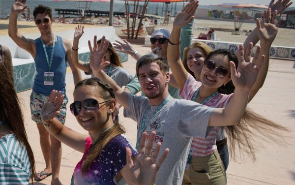 Participants in the Taurida on Bakalskaya Spit national educational forum in Crimea Participants in the Taurida on Bakalskaya Spit national educational forum in Crimea - Sputnik International