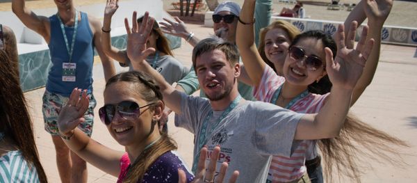 Participants in the Taurida on Bakalskaya Spit national educational forum in Crimea - Sputnik International