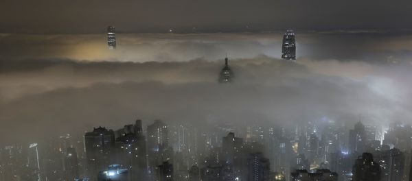 High-rise buildings are partly covered by heavy fog at Hong Kong's Victoria Harbour Monday, March 20, 2017. - Sputnik International