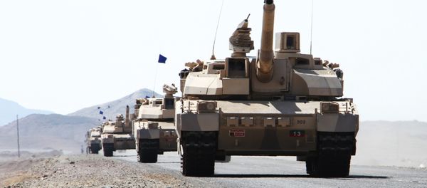 French-made Leclerc tanks of the Saudi-led coalition are deployed in the coastal district of Dhubab on January 7, 2017, during a military operation against Shiite Huthi rebels and their allies - Sputnik International