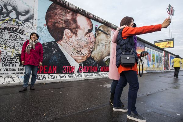 Celebrated in the Streets: Politicians Immortalized by Striking Graffiti Images - Sputnik International
