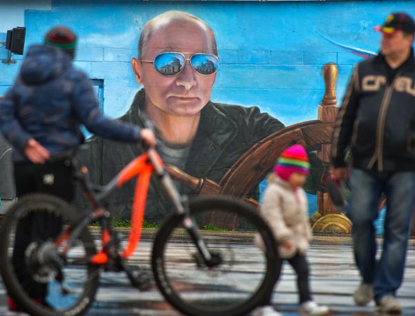 Celebrated in the Streets: Politicians Immortalized by Striking Graffiti Images - Sputnik International